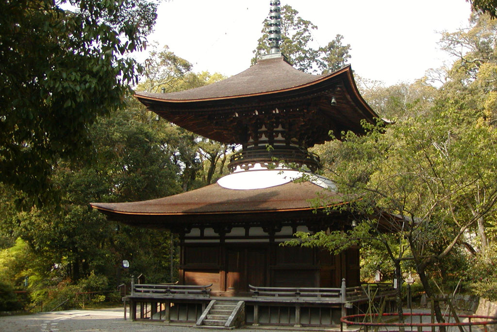 Башня Тахо-то храма Исияма-дэра